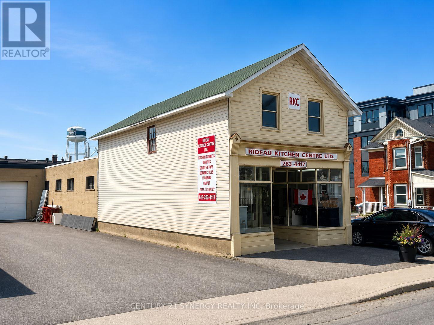 7 William Street W Property Photo 1