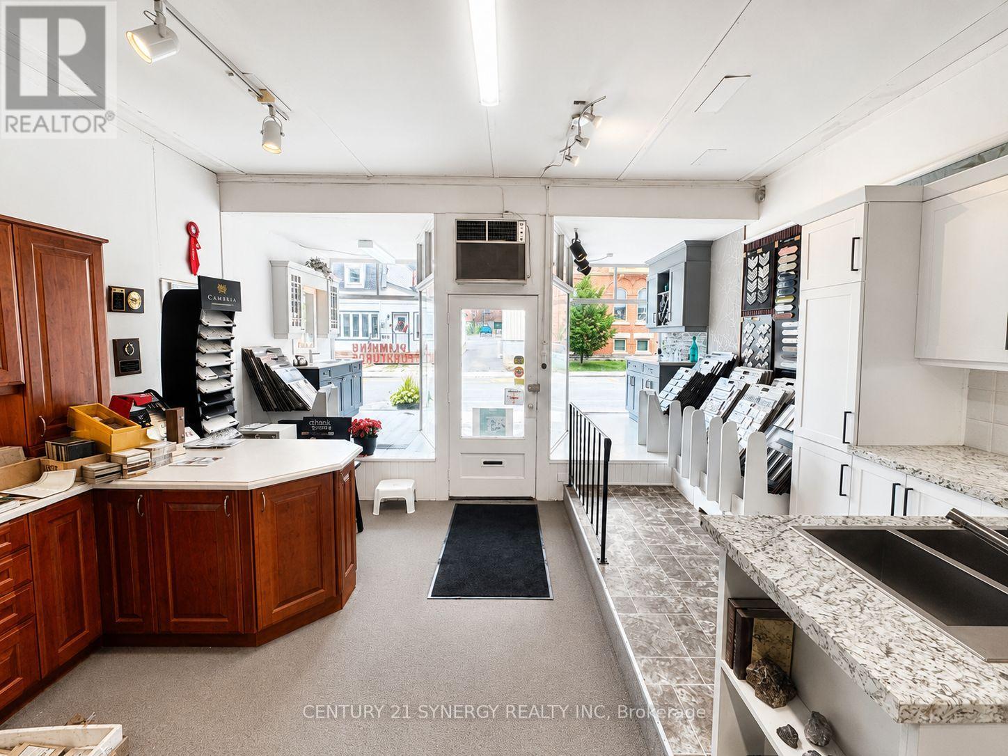 7 William Street W Property Photo 4