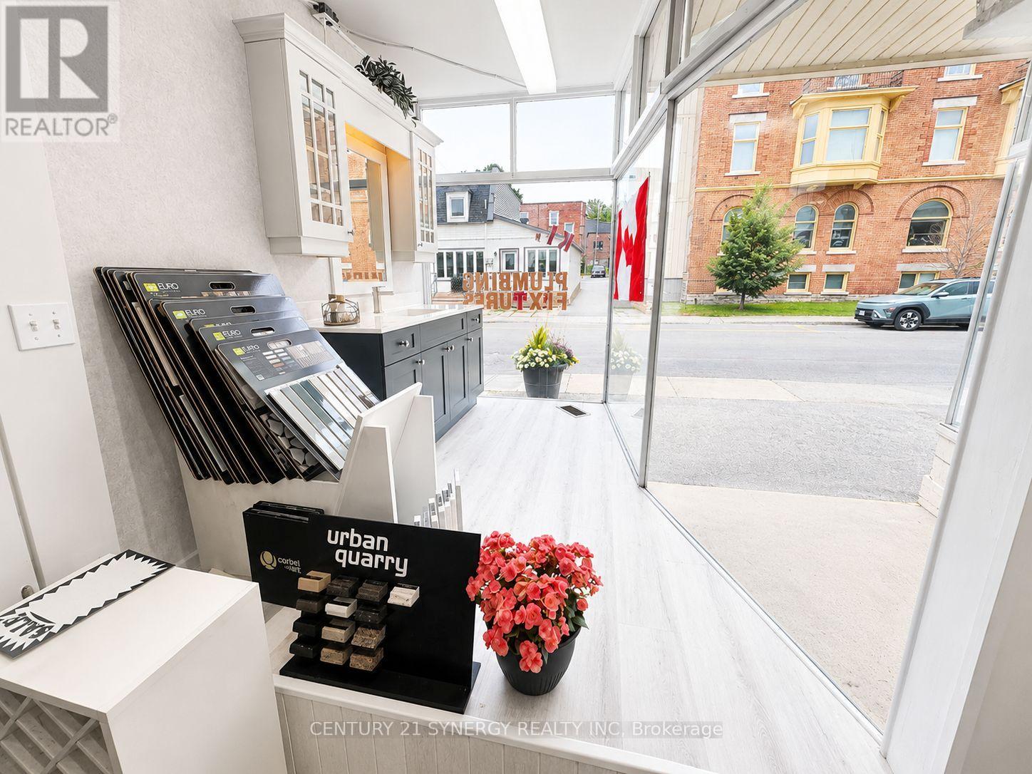 7 William Street W Property Photo 5