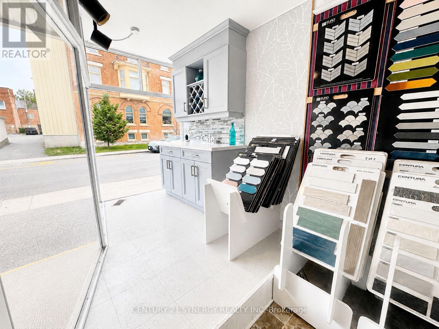7 William Street W Property Photo 6