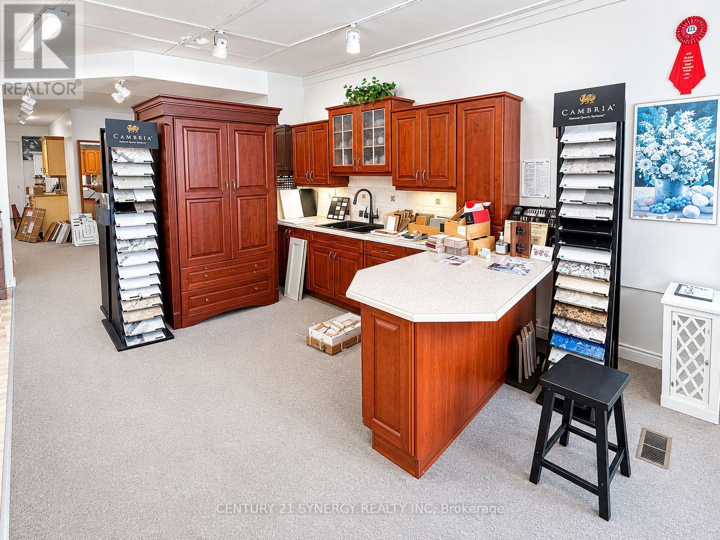 7 William Street W Property Photo 9
