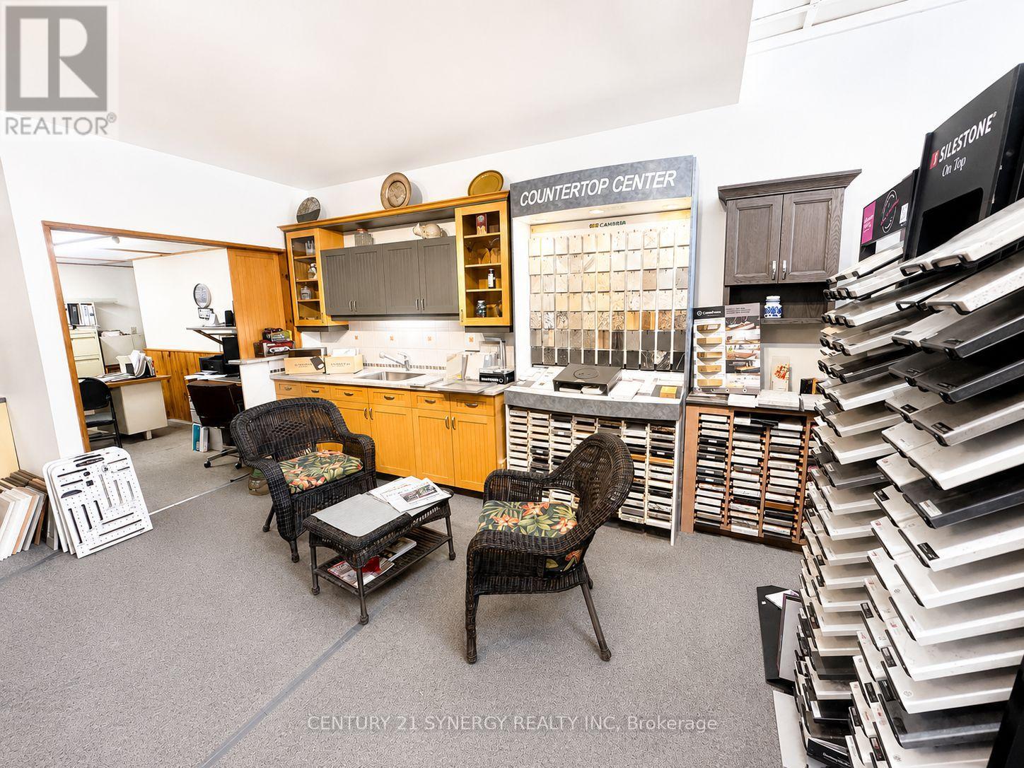 7 William Street W Property Photo 10