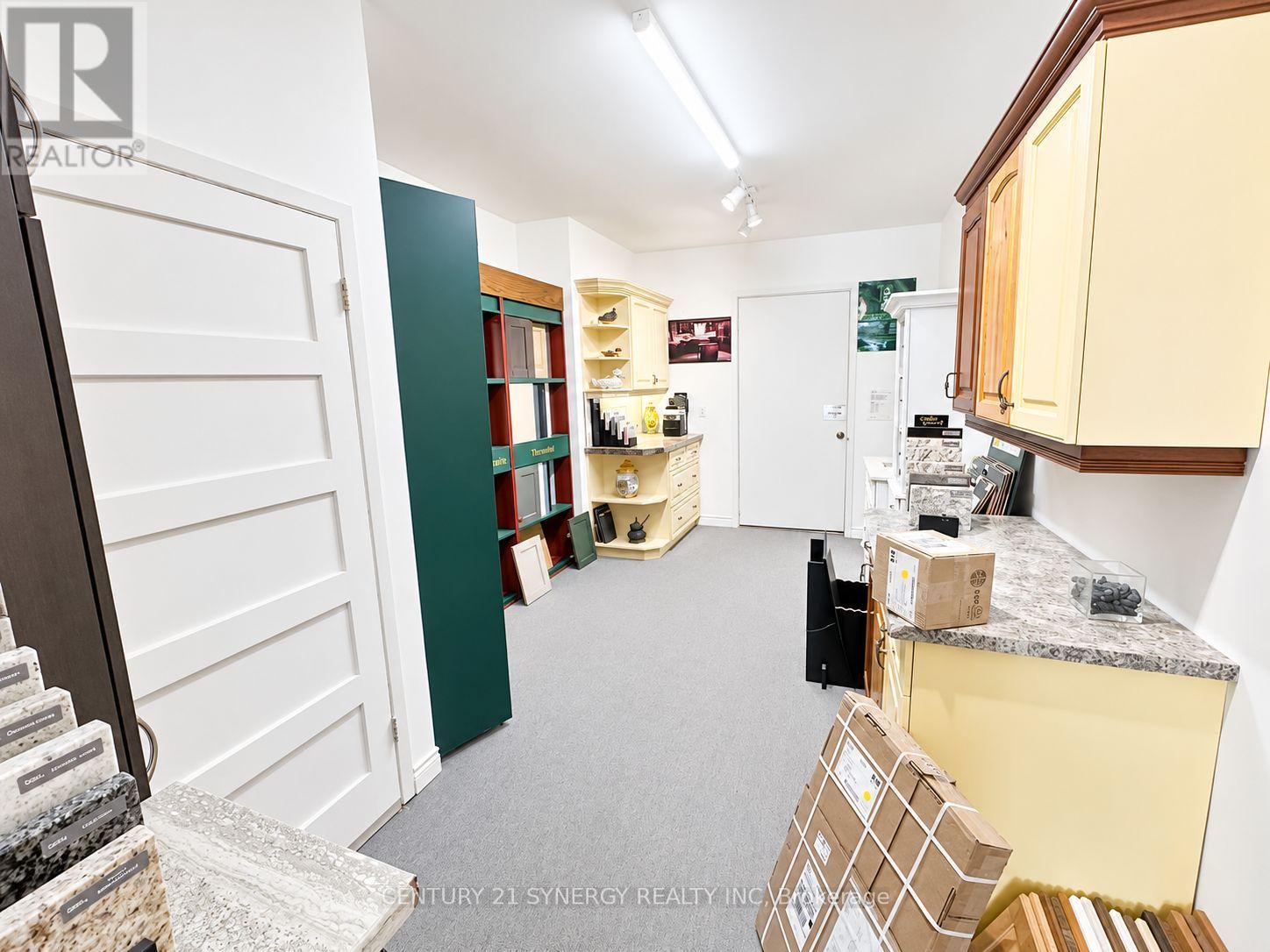 7 William Street W Property Photo 11