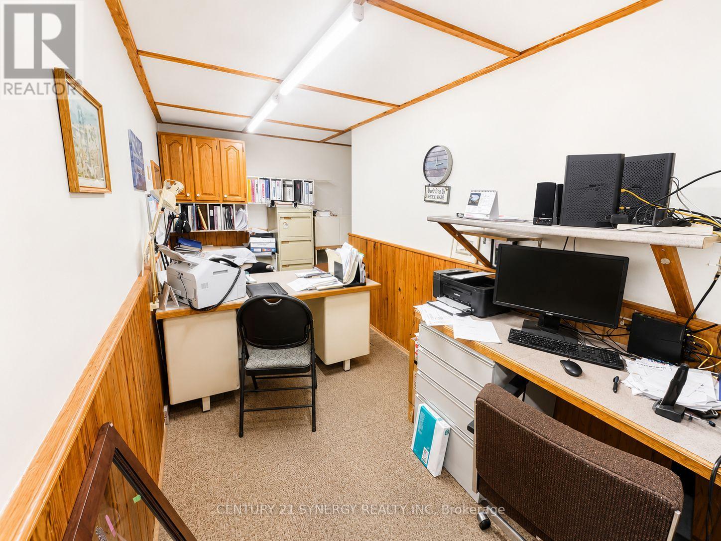 7 William Street W Property Photo 13