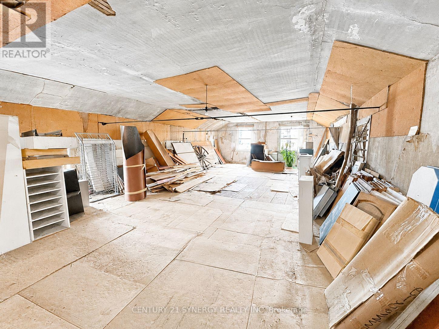 7 William Street W Property Photo 16