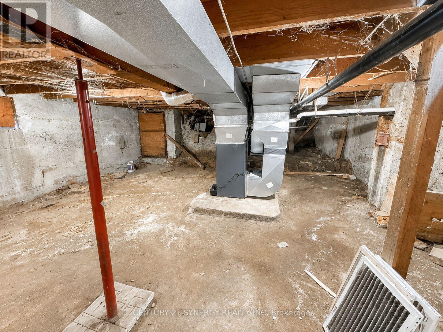 7 William Street W Property Photo 19