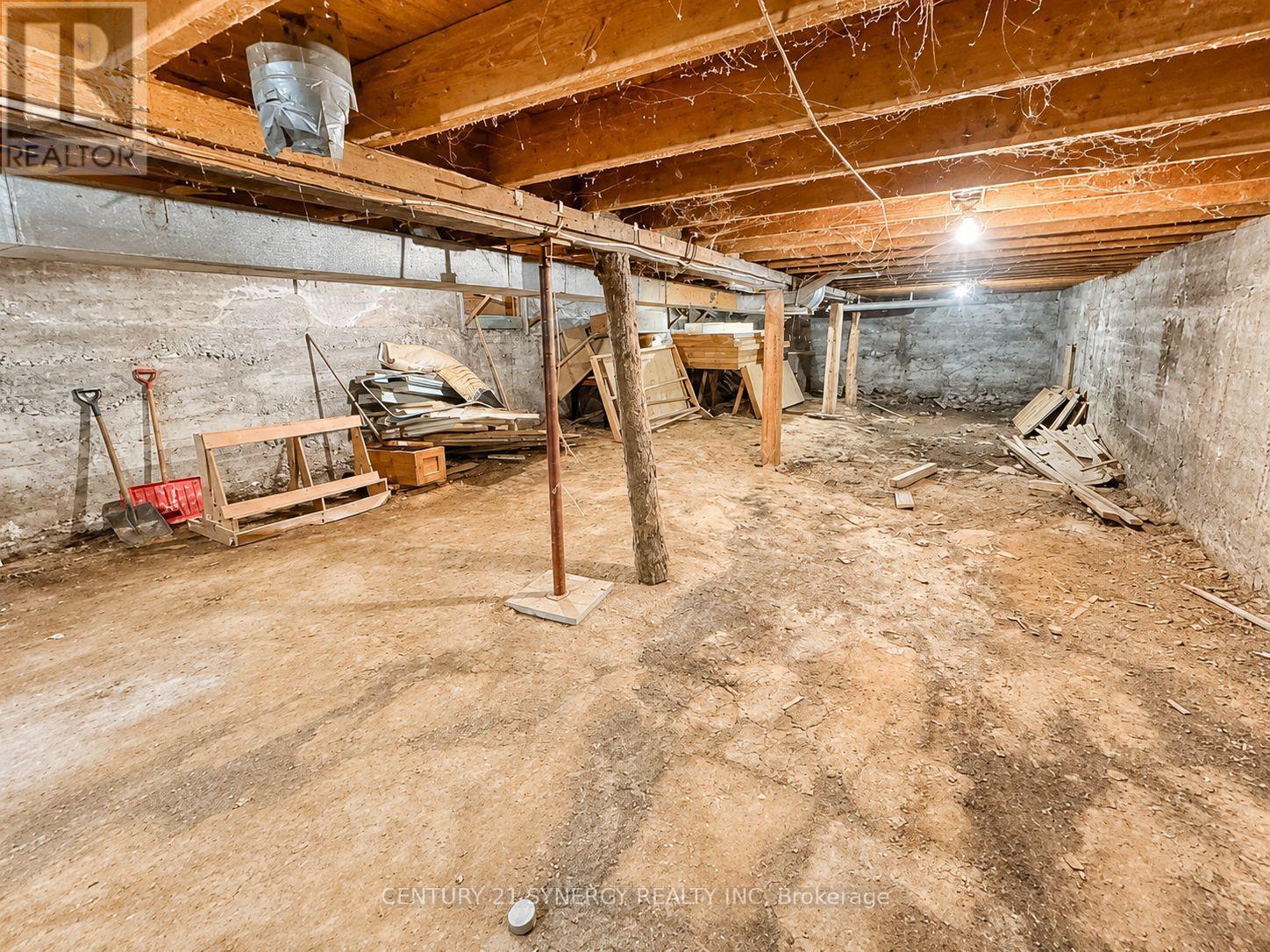 7 William Street W Property Photo 20