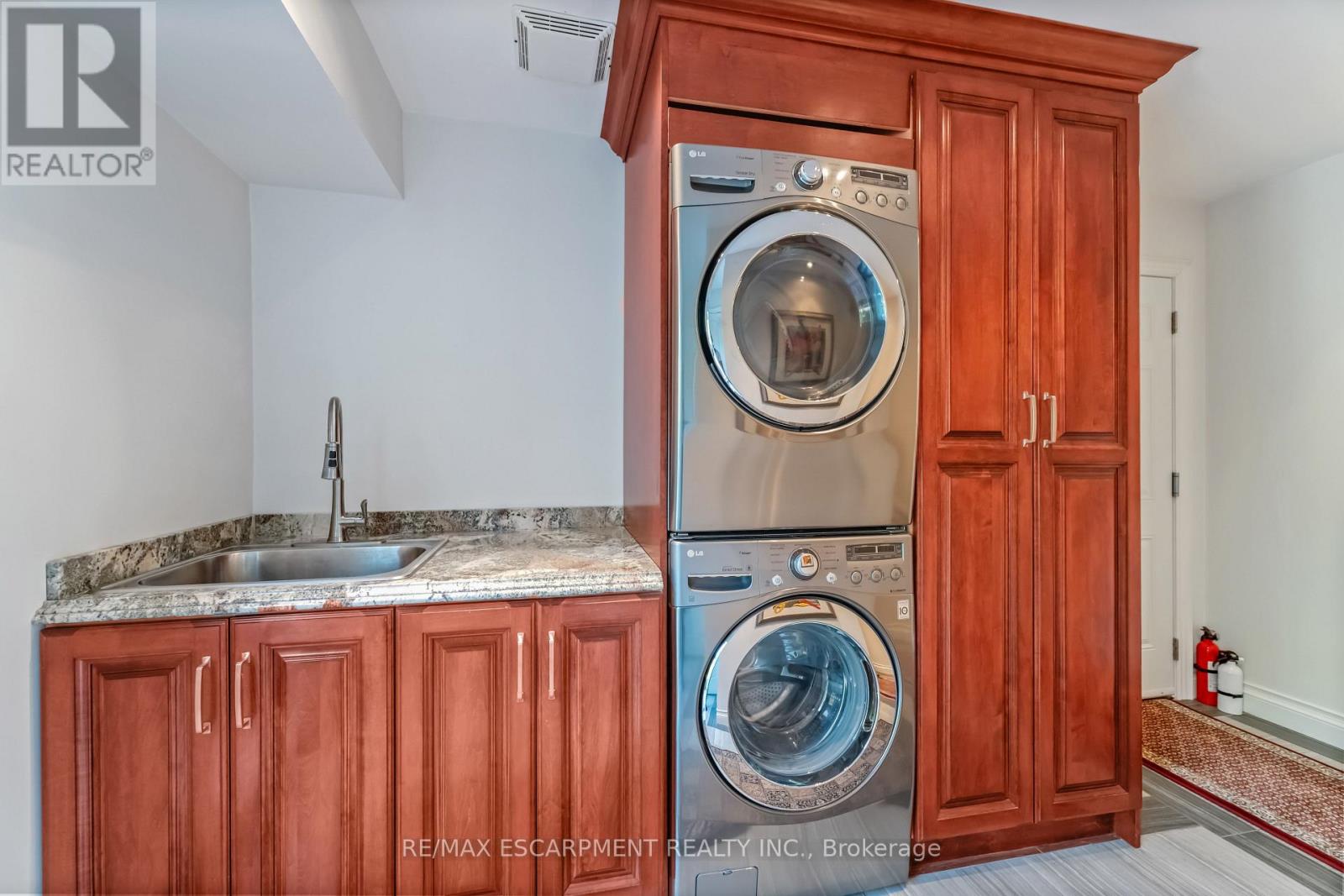 493 Ridge Road E Property Photo 25