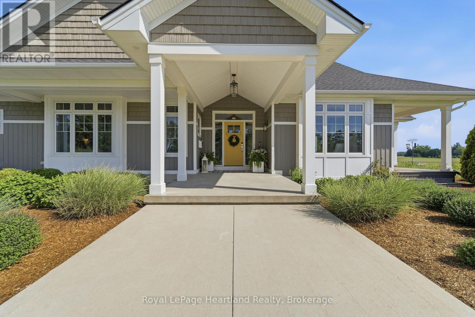 5434 7th Line Property Photo 4