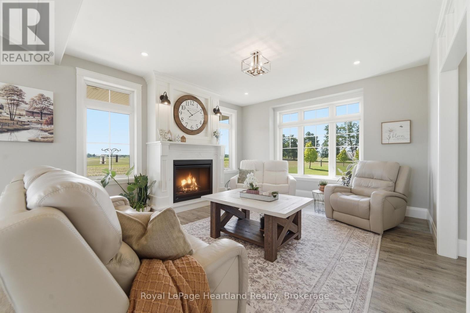 5434 7th Line Property Photo 7