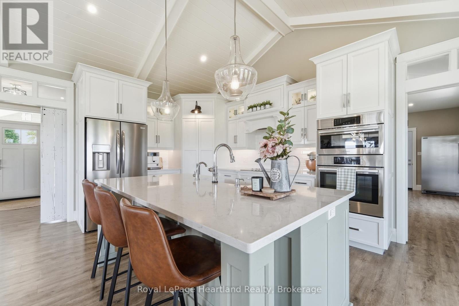 5434 7th Line Property Photo 10
