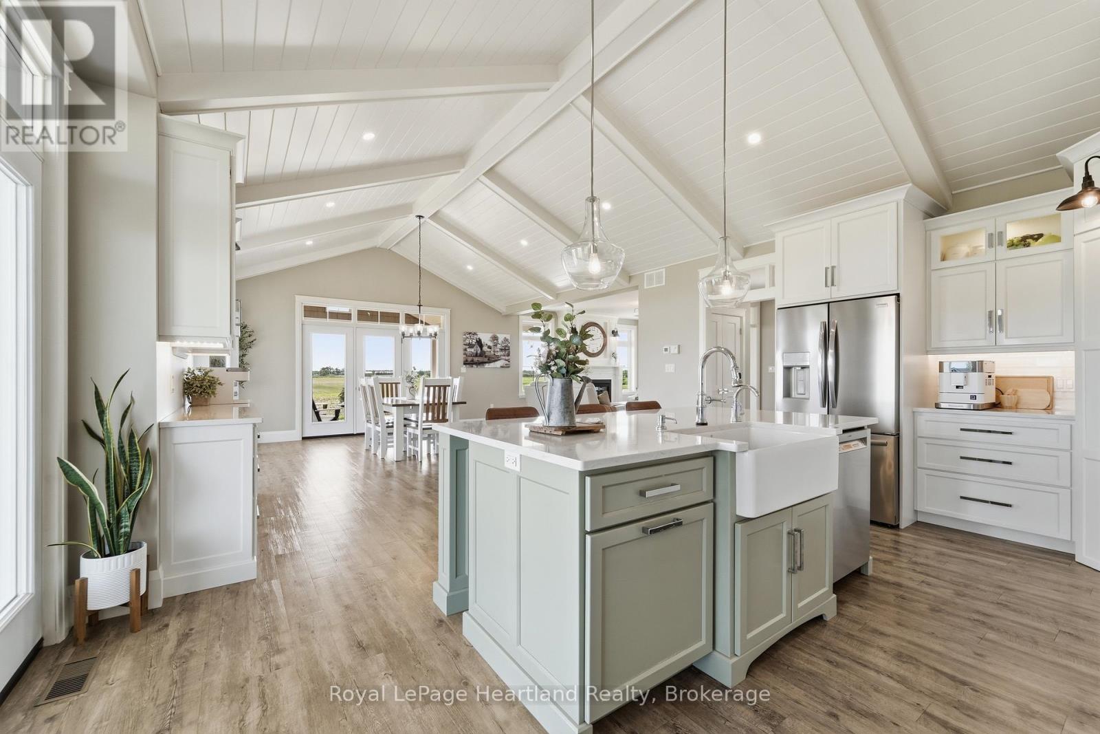 5434 7th Line Property Photo 11