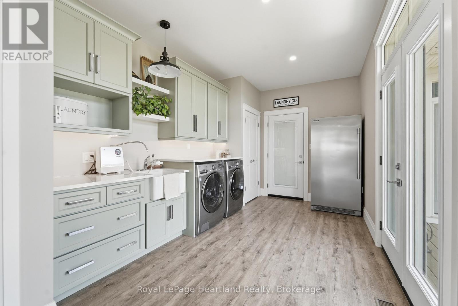 5434 7th Line Property Photo 14