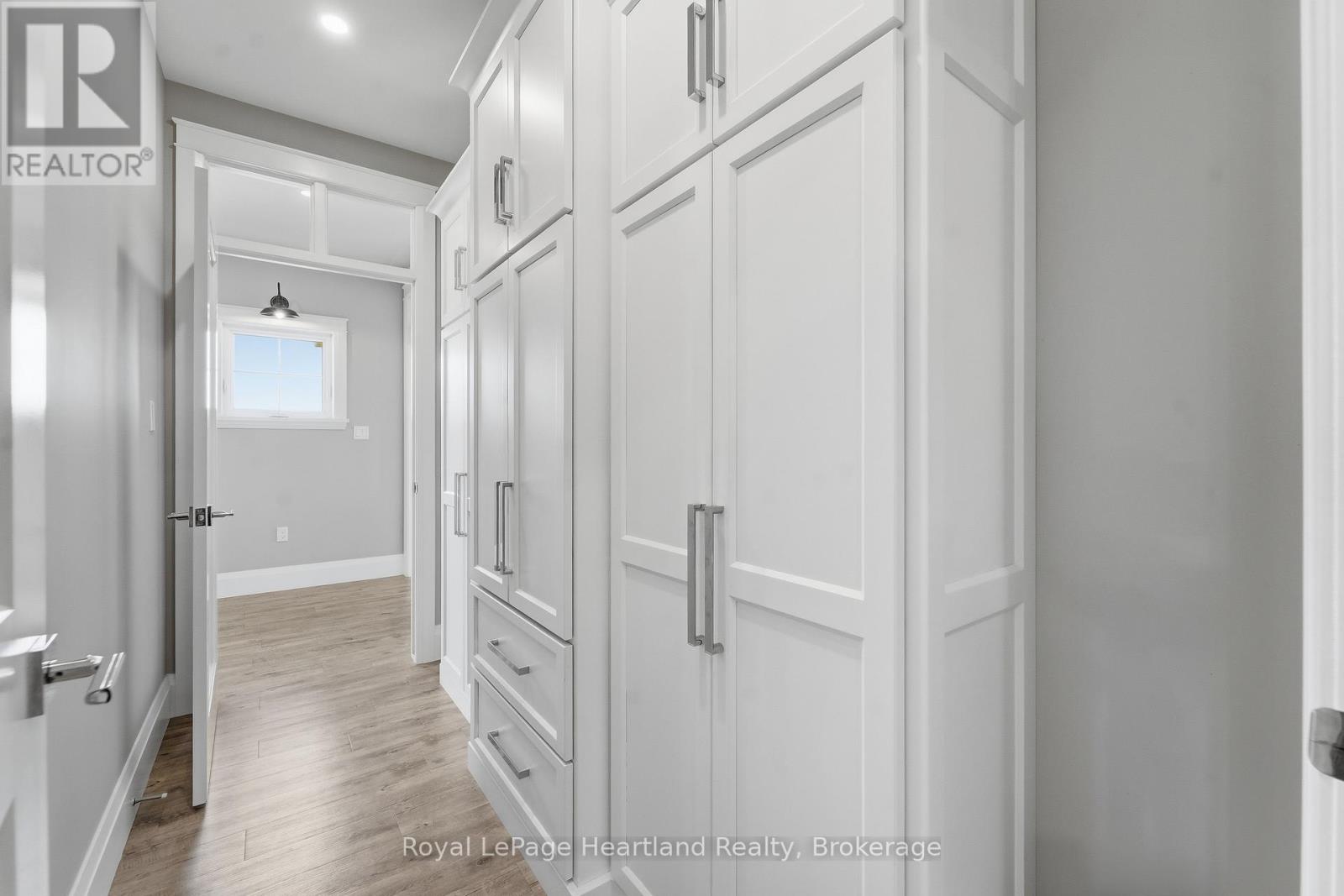 5434 7th Line Property Photo 16