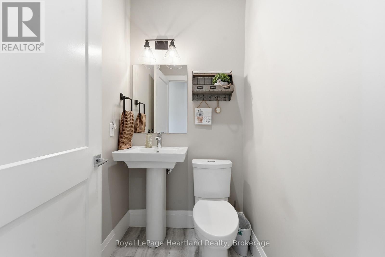 5434 7th Line Property Photo 17