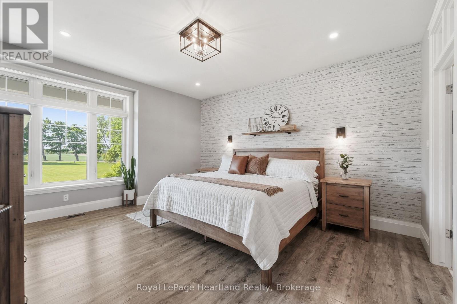 5434 7th Line Property Photo 18