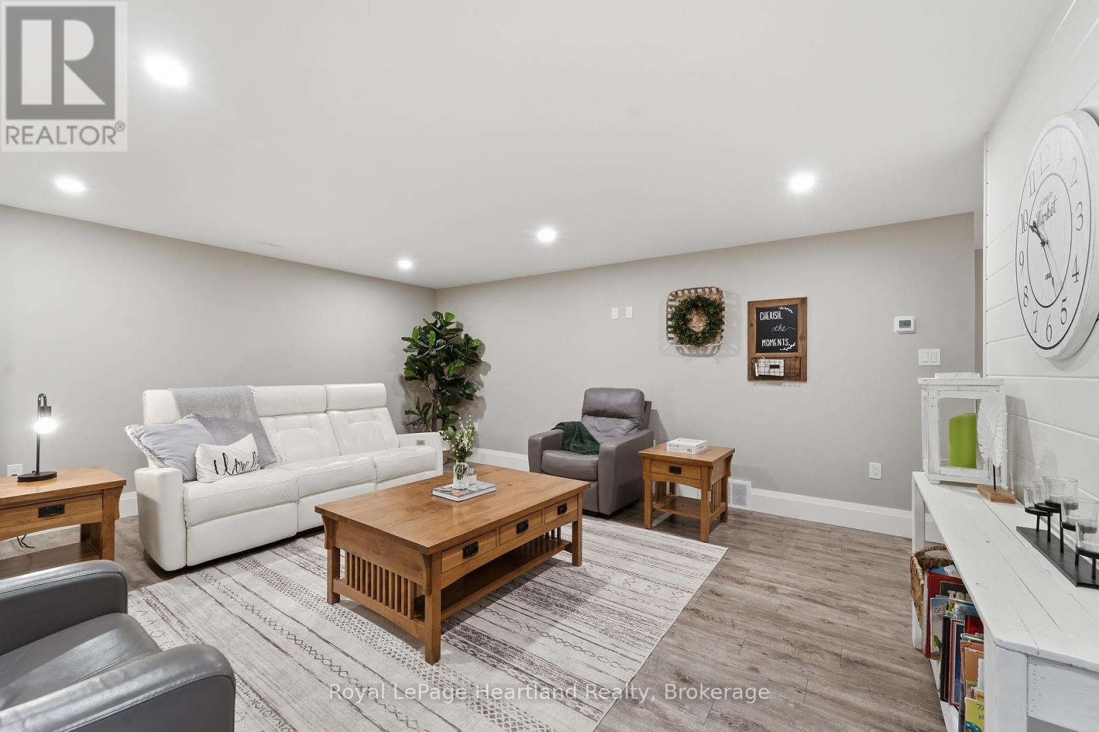 5434 7th Line Property Photo 23