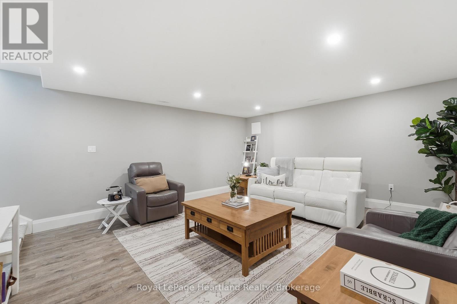 5434 7th Line Property Photo 24