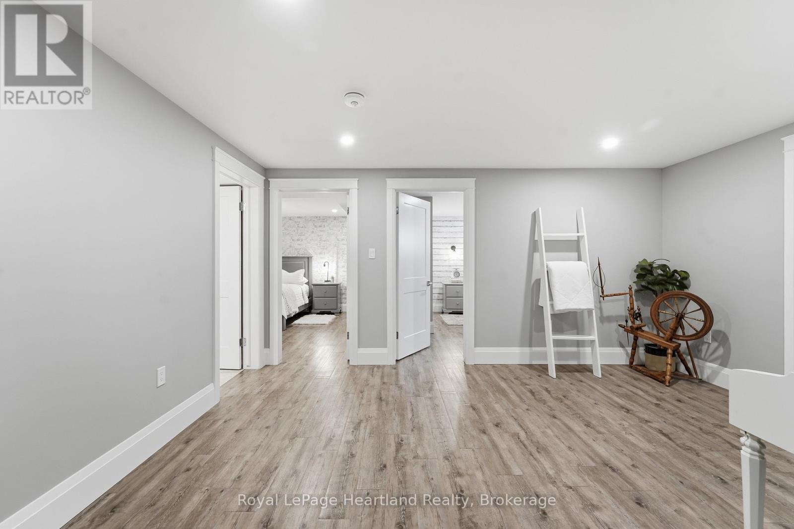 5434 7th Line Property Photo 25