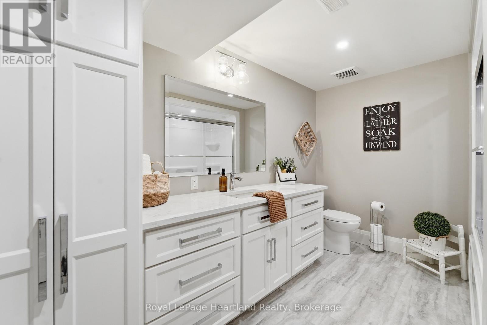 5434 7th Line Property Photo 28