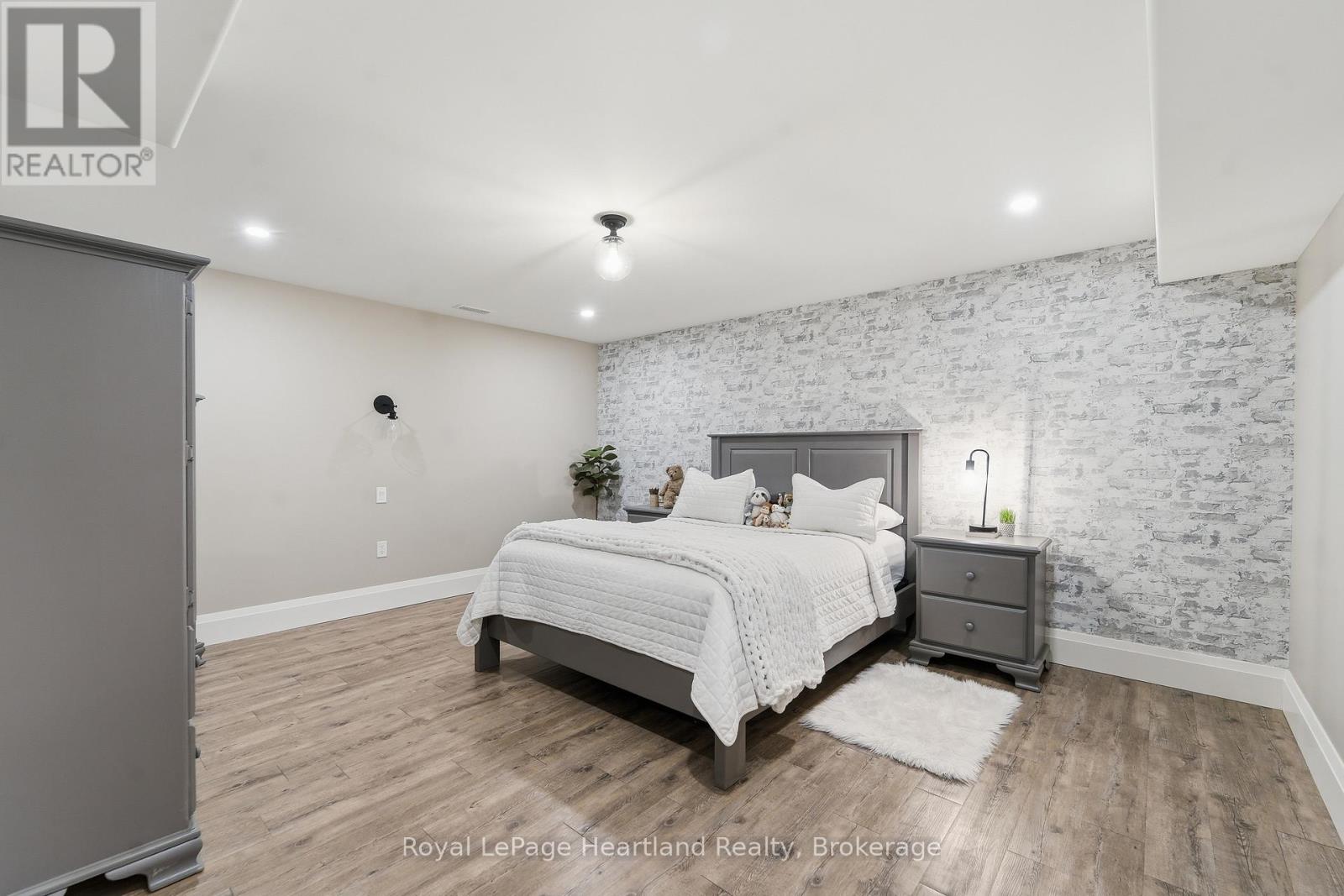 5434 7th Line Property Photo 30