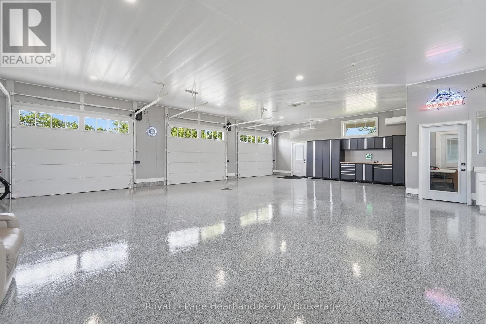 5434 7th Line Property Photo 36