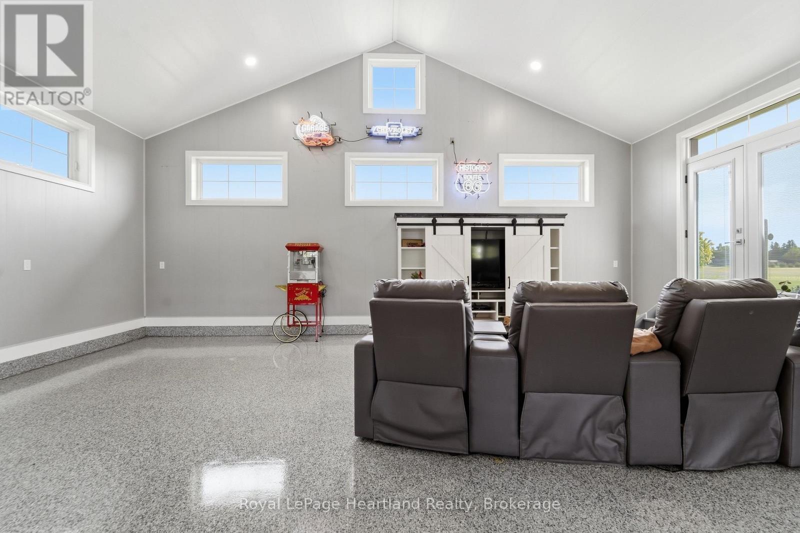 5434 7th Line Property Photo 38