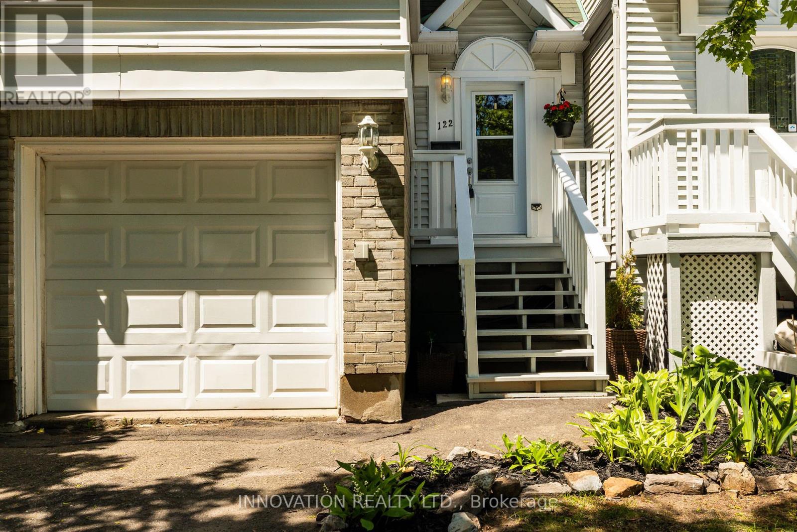 58 - 122 Castlegreen Private Property Photo 4