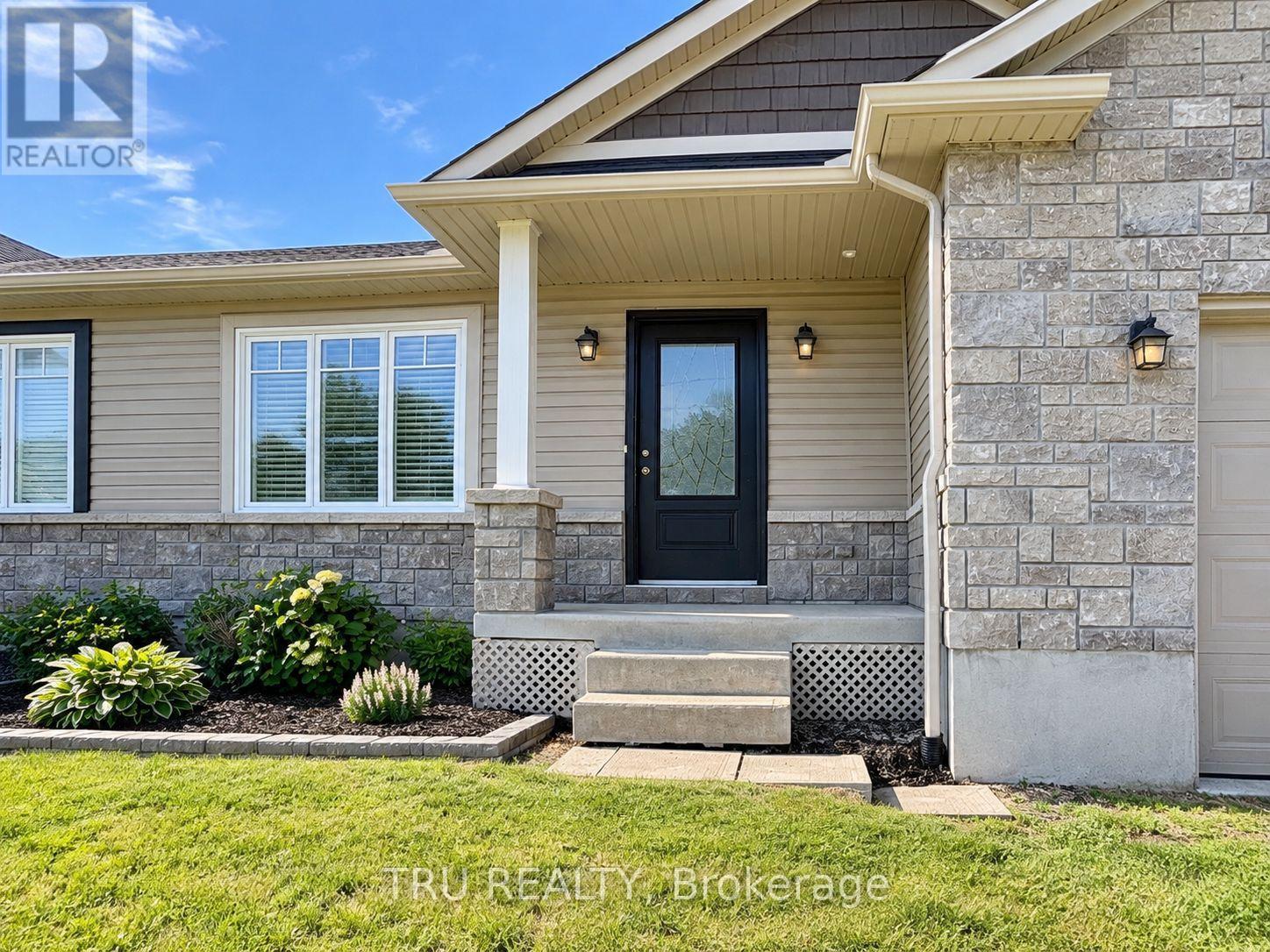 2315 Laval Street Property Photo 2