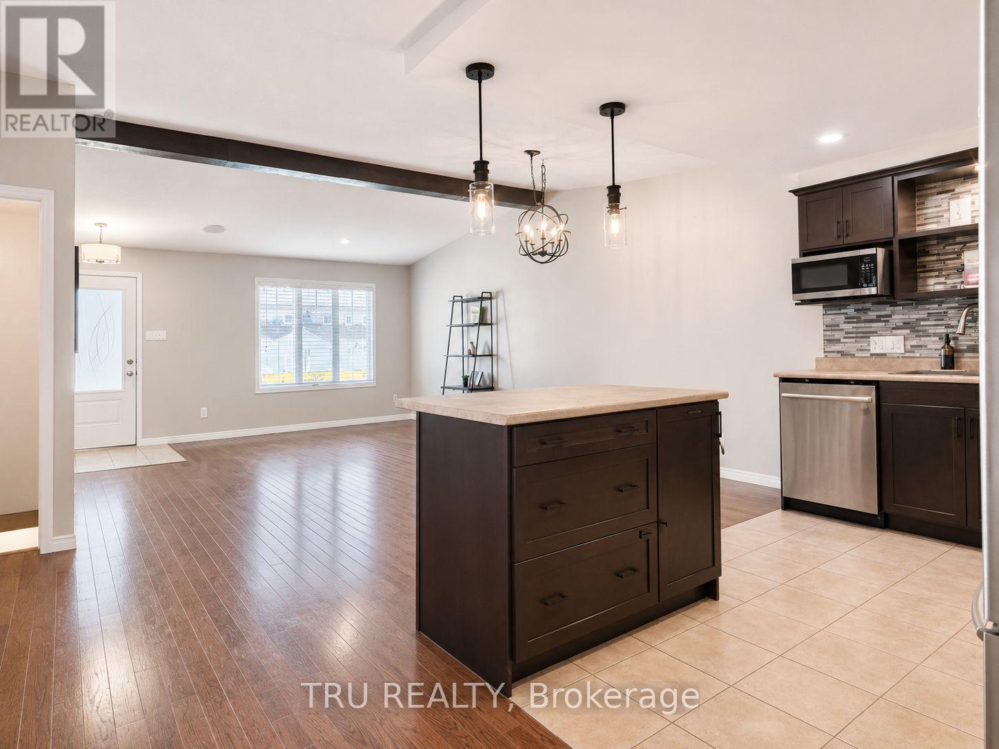 2315 Laval Street Property Photo 6