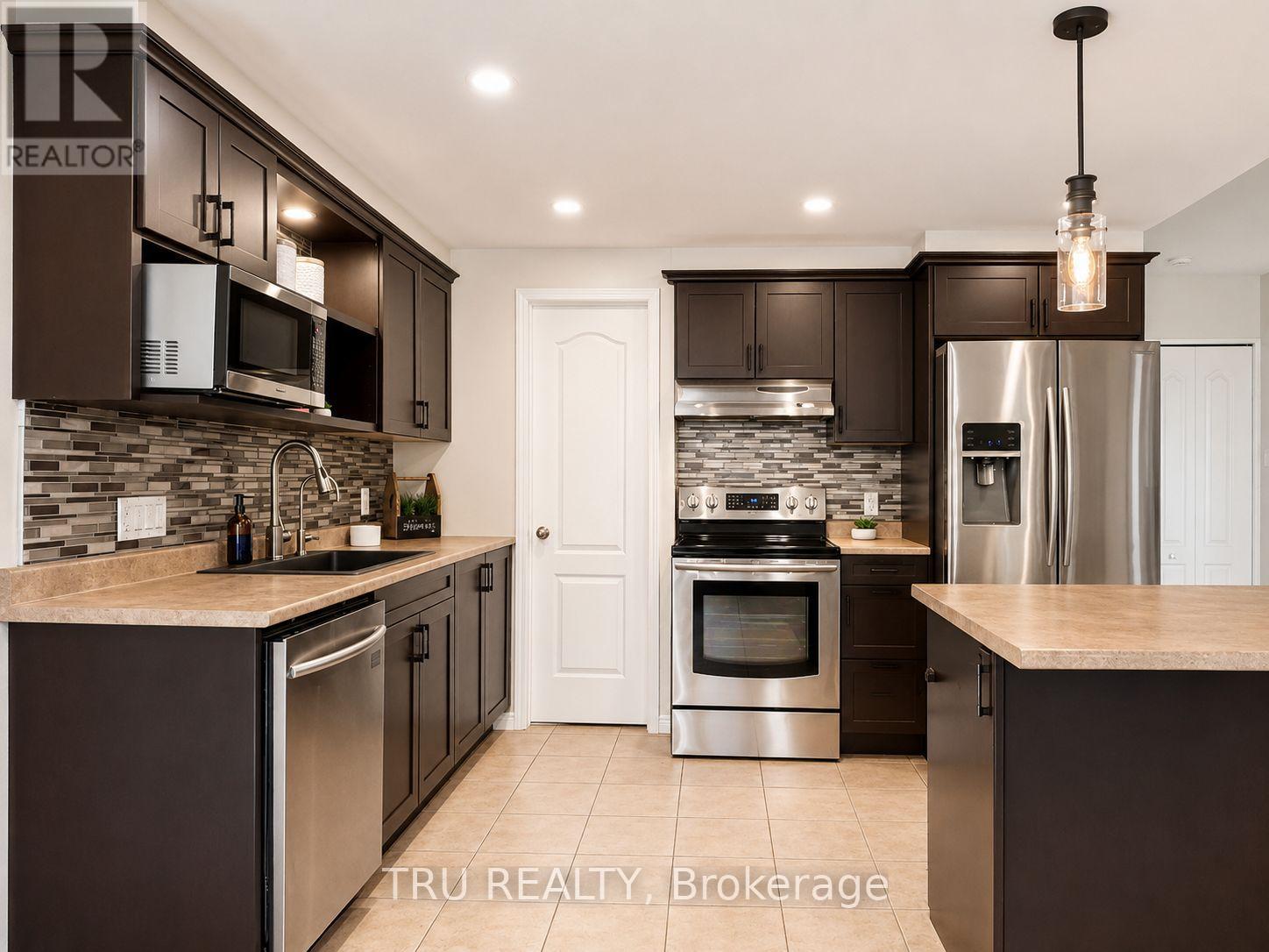 2315 Laval Street Property Photo 7