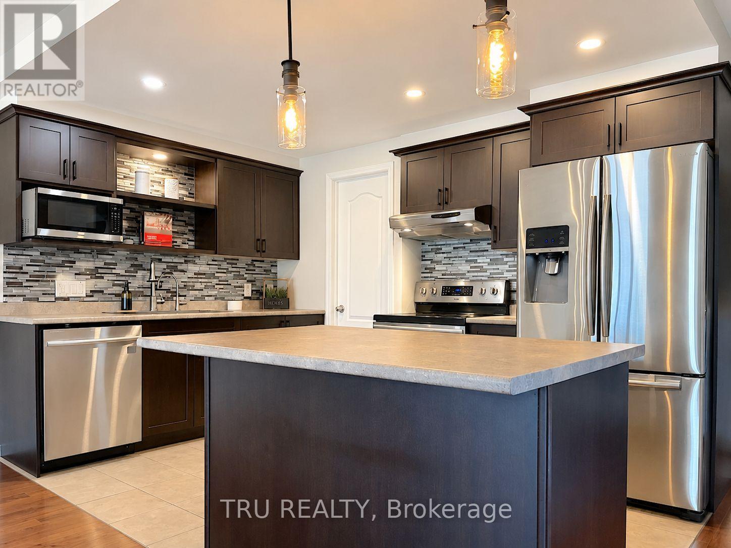 2315 Laval Street Property Photo 8