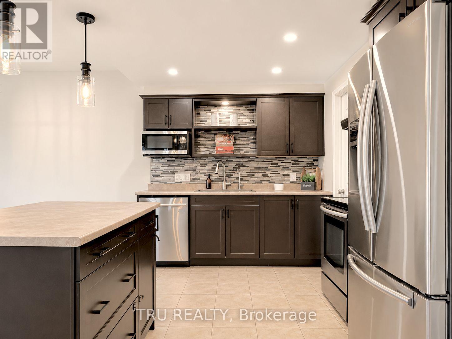 2315 Laval Street Property Photo 9