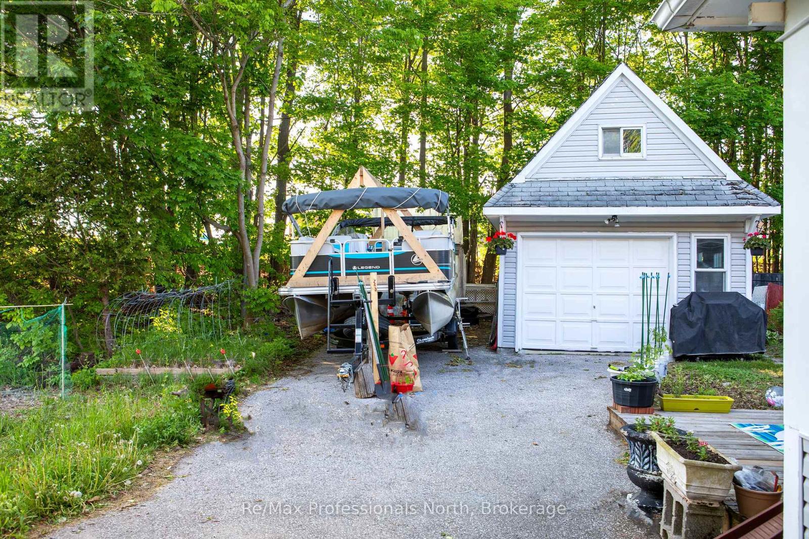 340 James Street W Property Photo 6