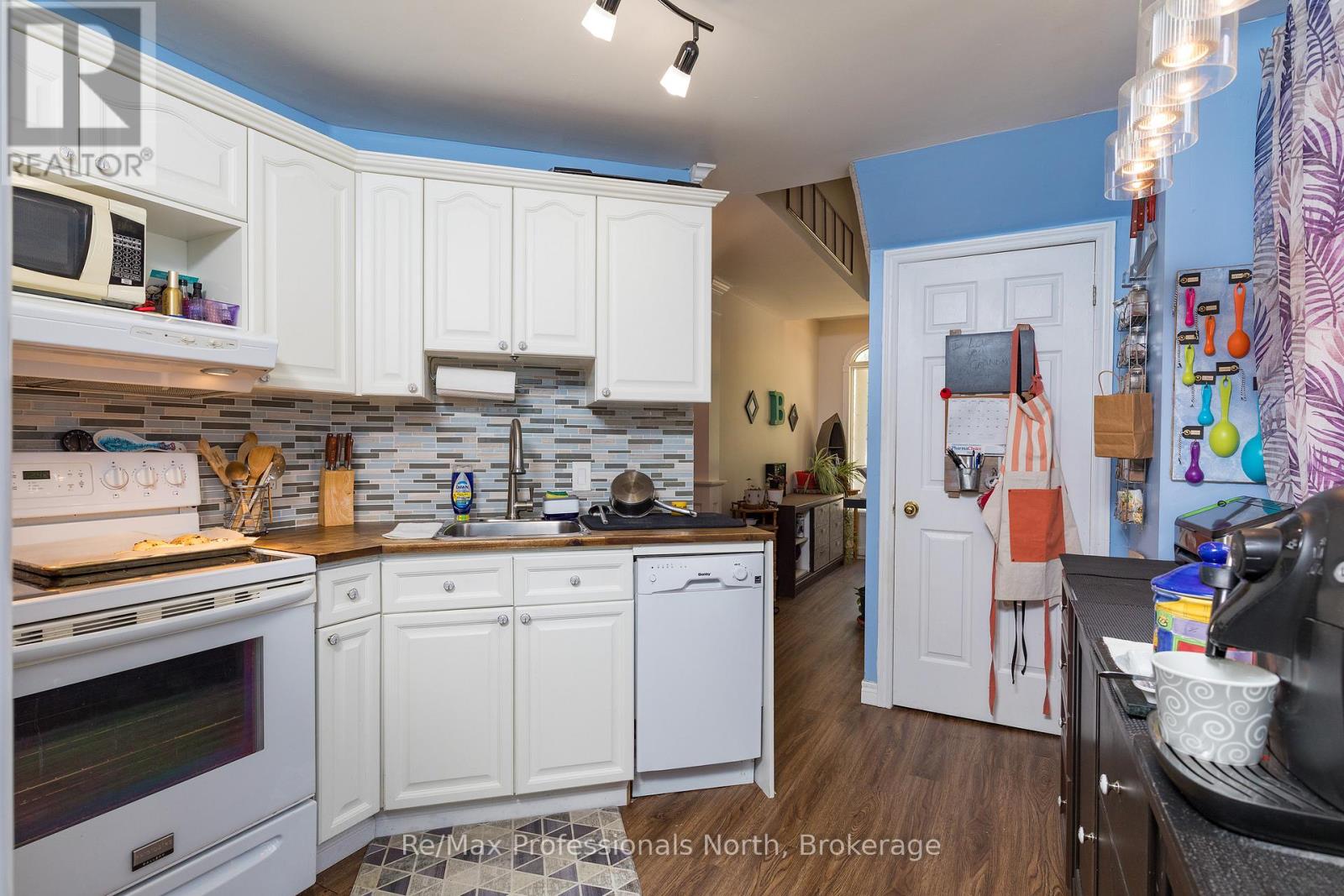 340 James Street W Property Photo 10