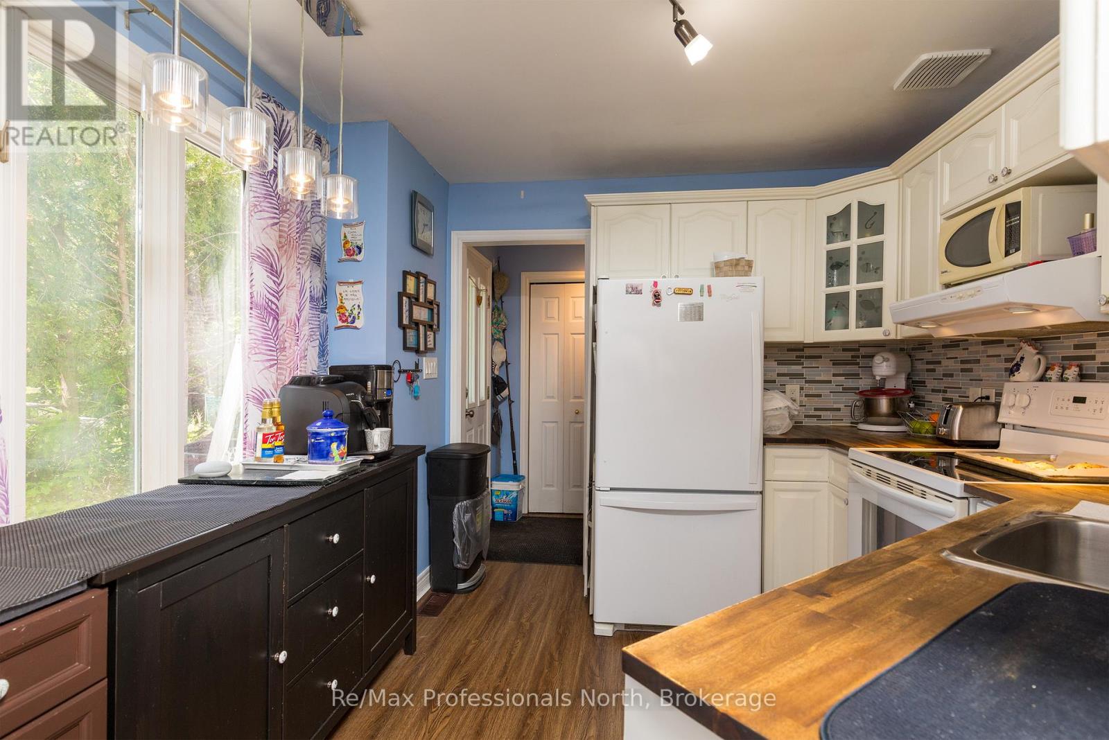 340 James Street W Property Photo 11