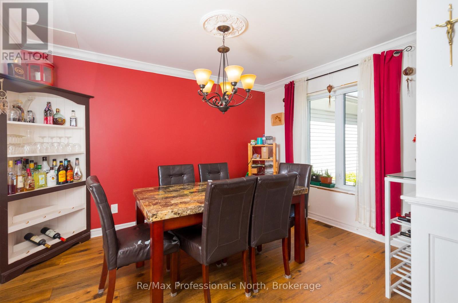 340 James Street W Property Photo 15