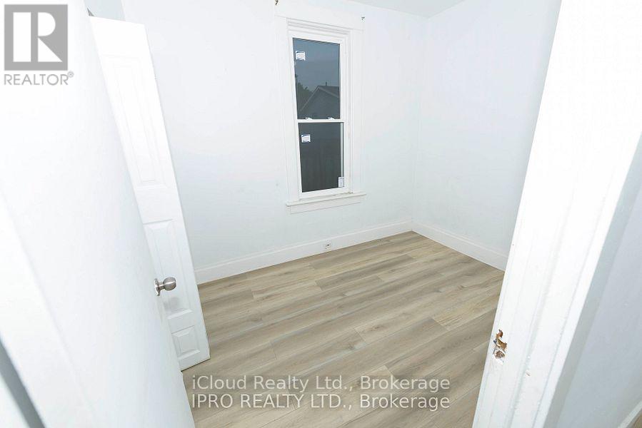 81 Florence Avenue Property Photo 8