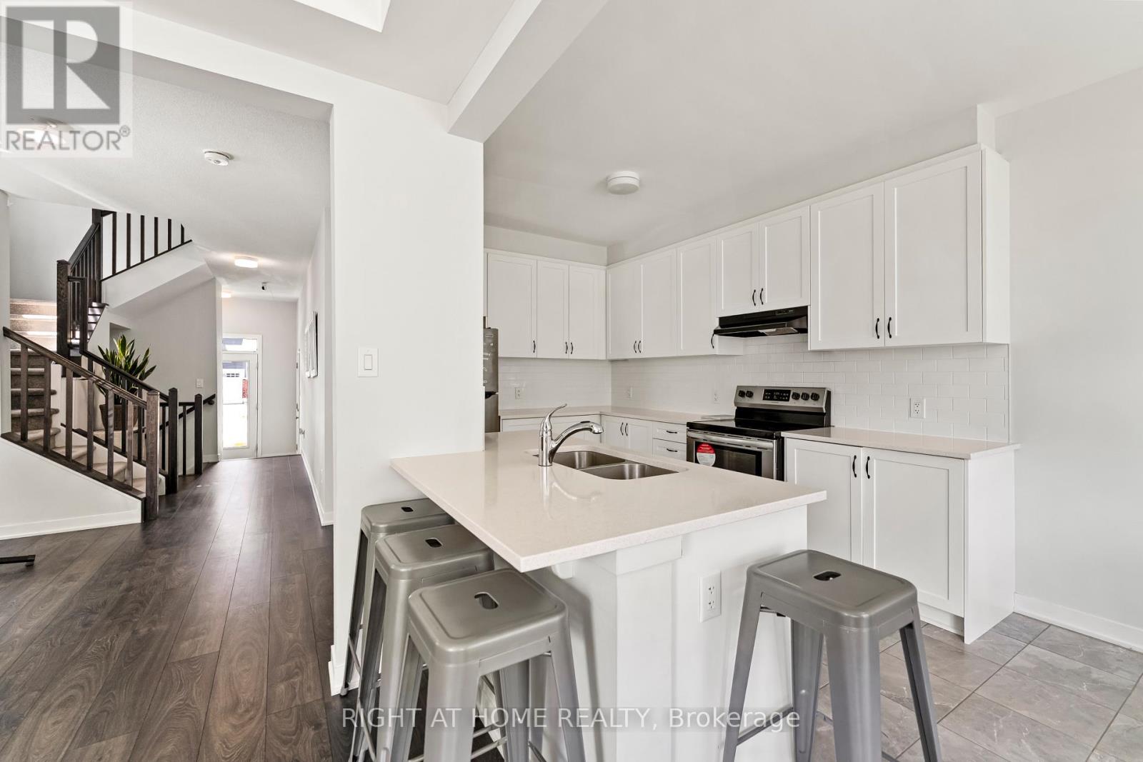 221 Billrian Crescent Property Photo 12