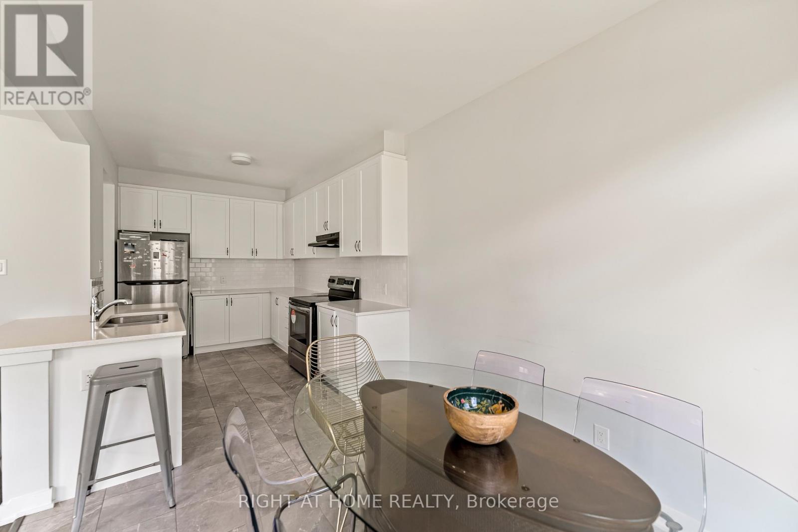 221 Billrian Crescent Property Photo 15