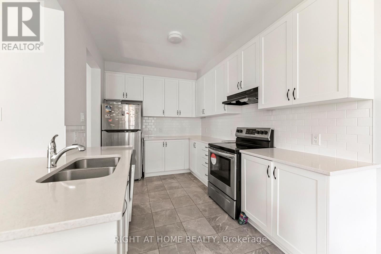 221 Billrian Crescent Property Photo 16