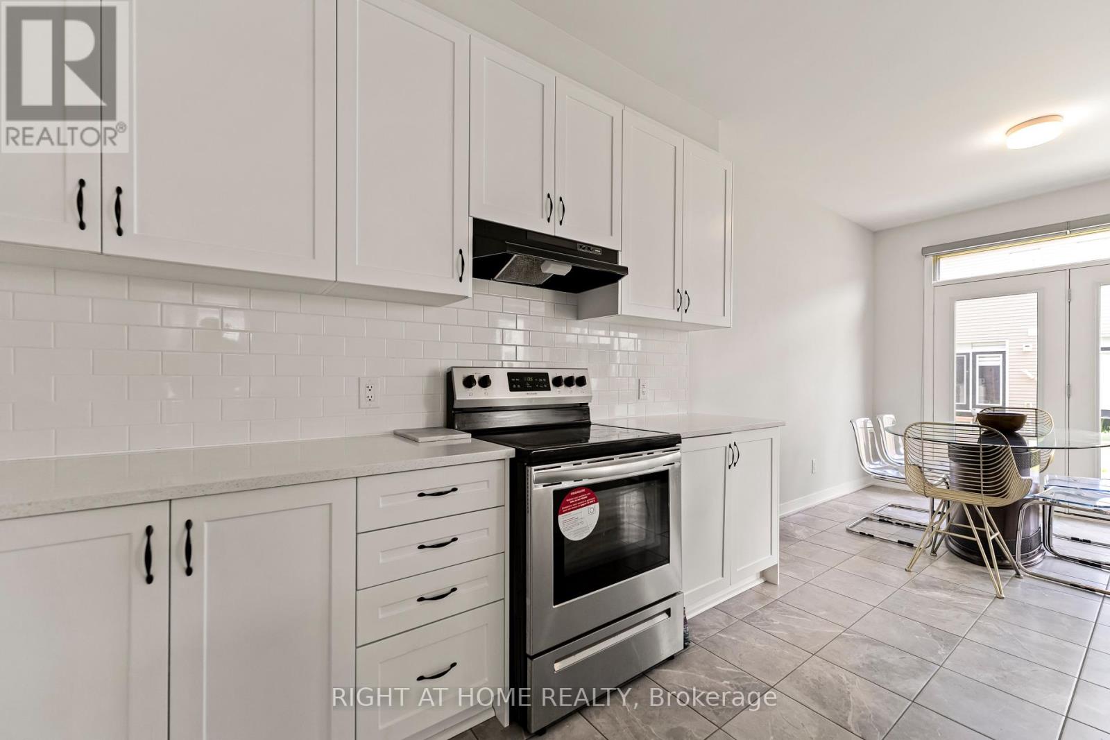 221 Billrian Crescent Property Photo 19