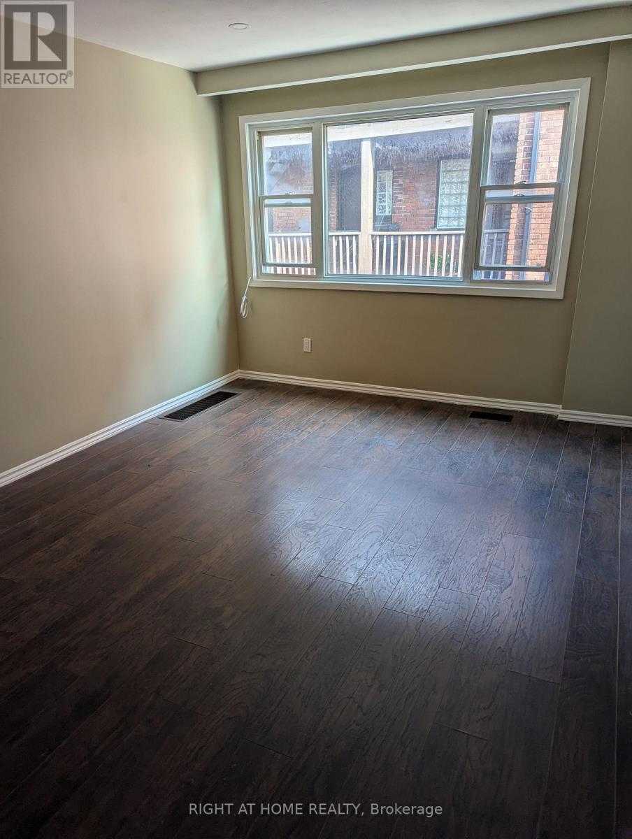949 Main Street E Property Photo 4
