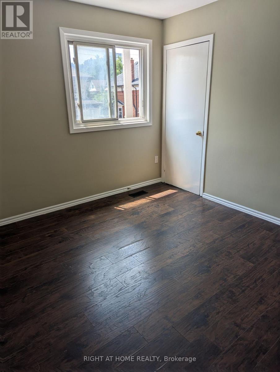 949 Main Street E Property Photo 5