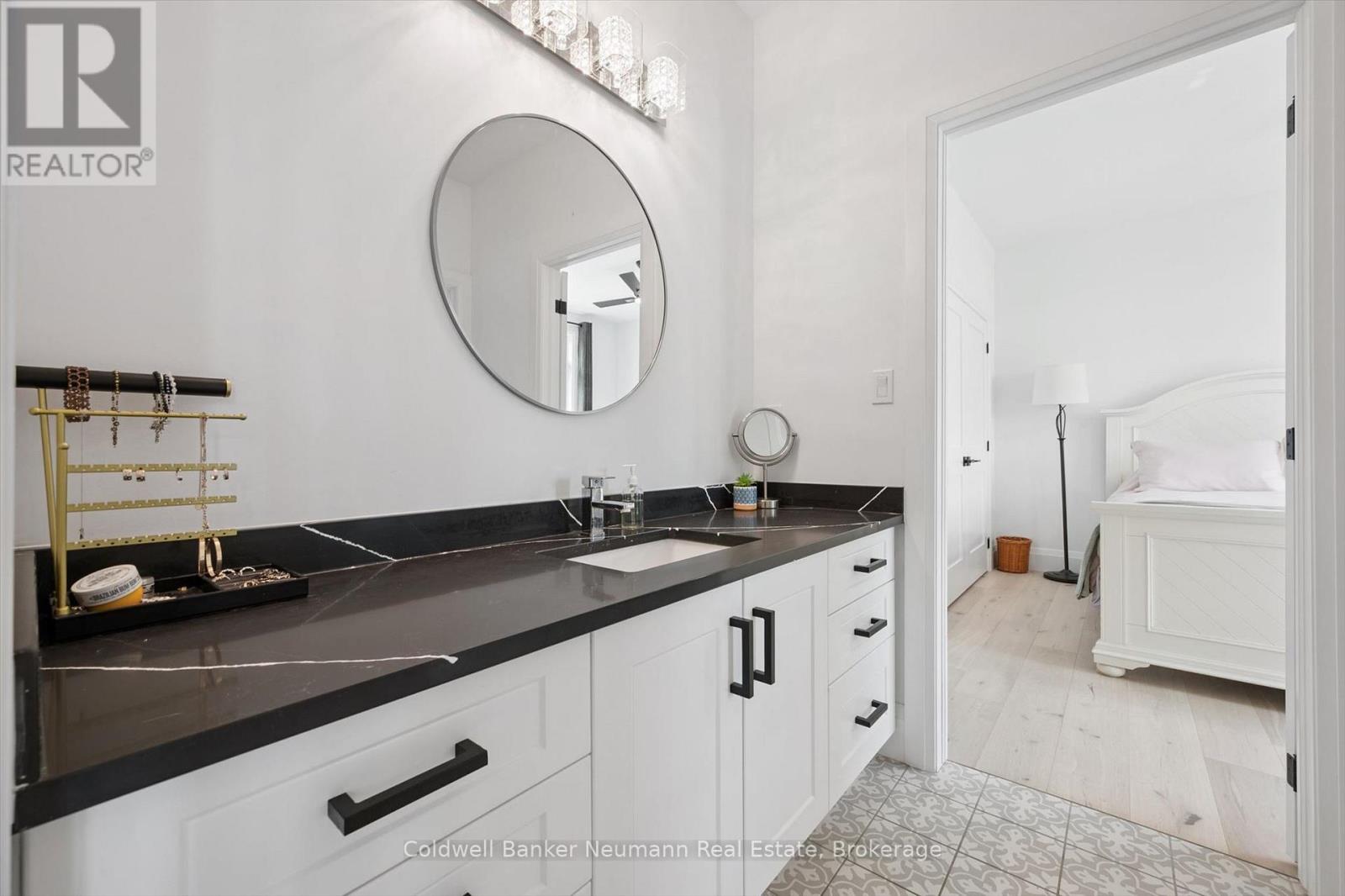 5523 Fourth Line Property Photo 24