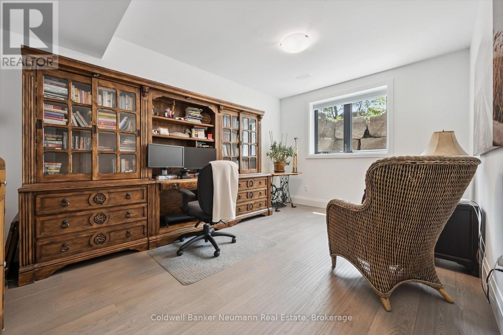 5523 Fourth Line Property Photo 32