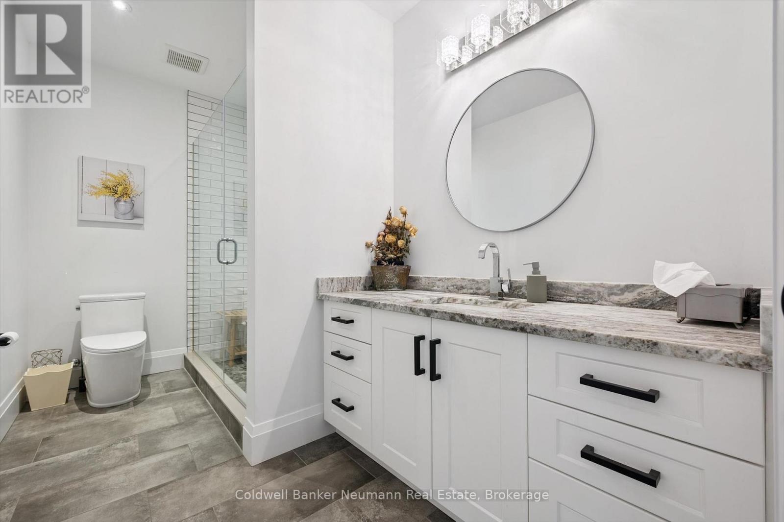 5523 Fourth Line Property Photo 34