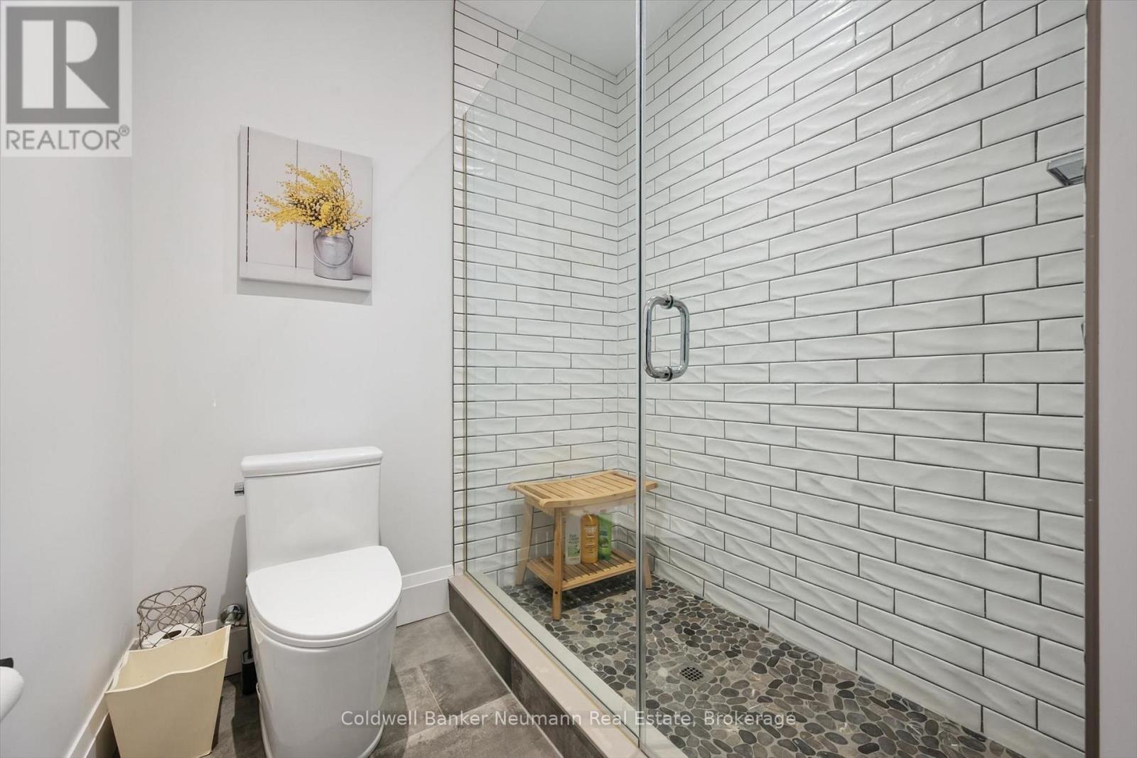 5523 Fourth Line Property Photo 35