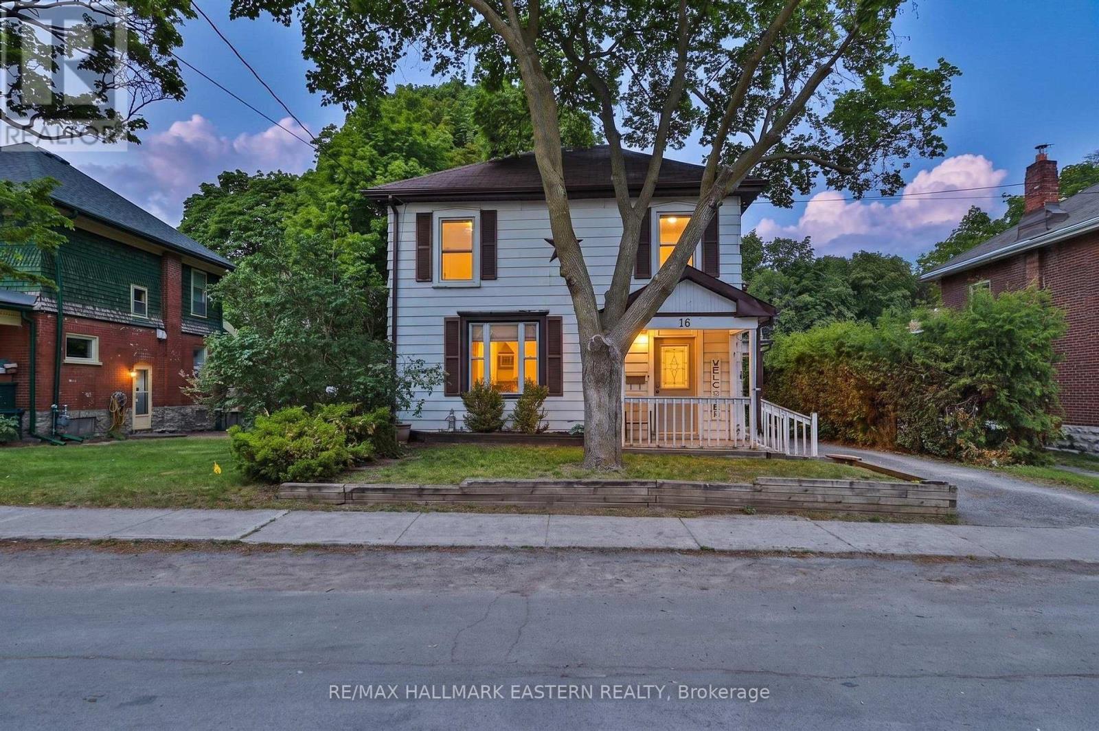 16 Holloway Street Property Photo 2