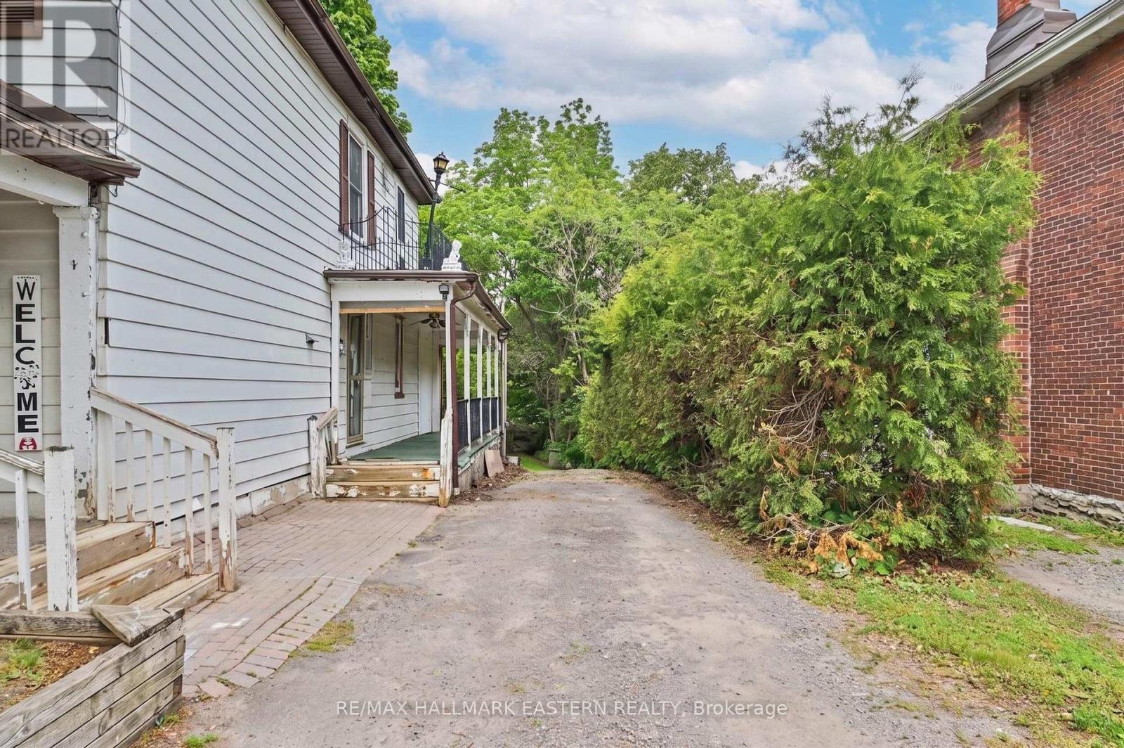 16 Holloway Street Property Photo 4